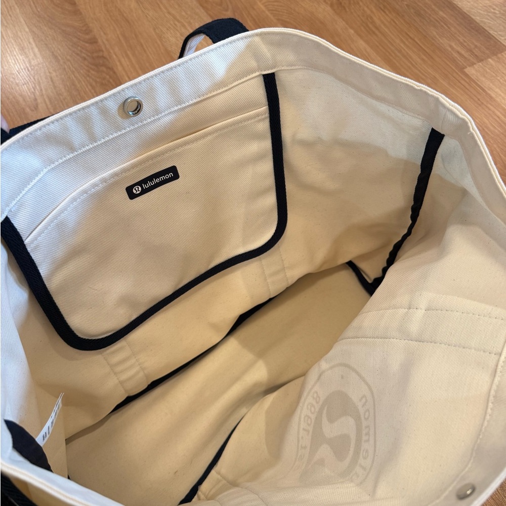Lululemon Daily Multi-Pocket Canvas Tote Bag 20L - Picture 3 of 3